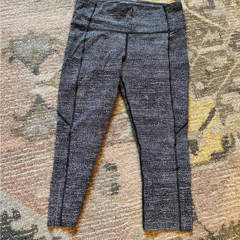 3/4 length lululemon leggings with pockets